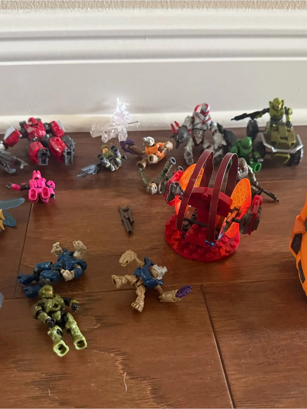 Bulk Lot of Halo Mega Bloks  minifigures, vehicles, weapons, and miscellaneous